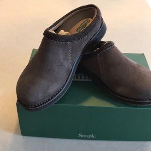 simple brand clogs
